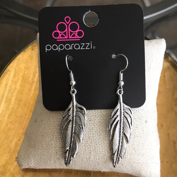 paparazzi Jewelry - 🌵Southwest  Silver Tone Feather Dangle Earrings